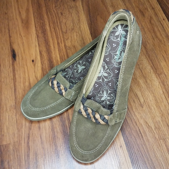 Grasshoppers Suede Wedge Loafer Slip-on EUC